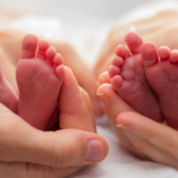 В МОНИИАГ помогли родиться малышам, у которых была одна плацента и один плодный пузырь на двоих